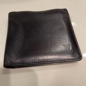 Mens bi fold LV wallet